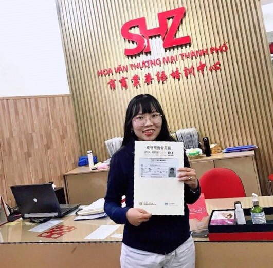 Học viên SHZ Bình Dương nhận chứng chỉ HSK